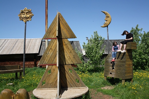 Дорогие друзья! Музей-заповедник "Лудорвай" приглашает маленьких посетителей и их родителей на детскую площадку - "Шудон азбар"!