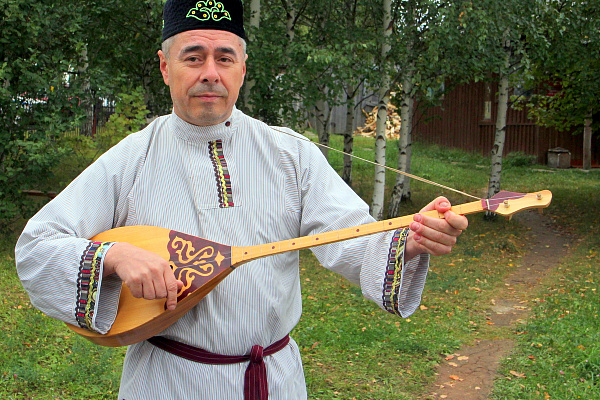 3 сентября главную сцену праздника украсили татарские коллективы