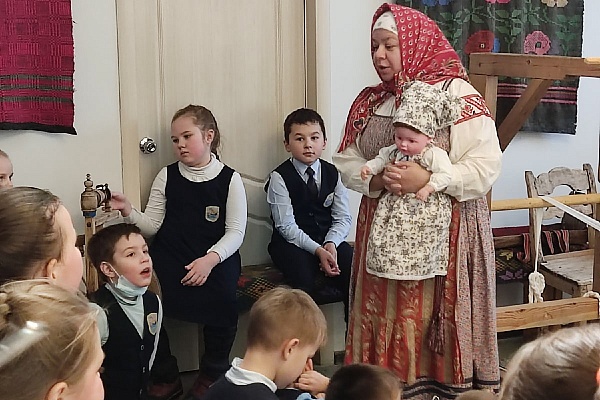 В Культурно-просветительском центре "Лудорвай" (г. Ижевск) проходят тематические занятия для детей