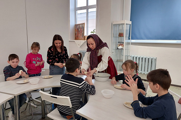 Сегодня в городском Музейно-просветительском центре "Лудорвай" с ребятами из Республиканского социально-реабилитационного центра провели генеральную репетицию дня весеннего равноденствия - 22 марта.